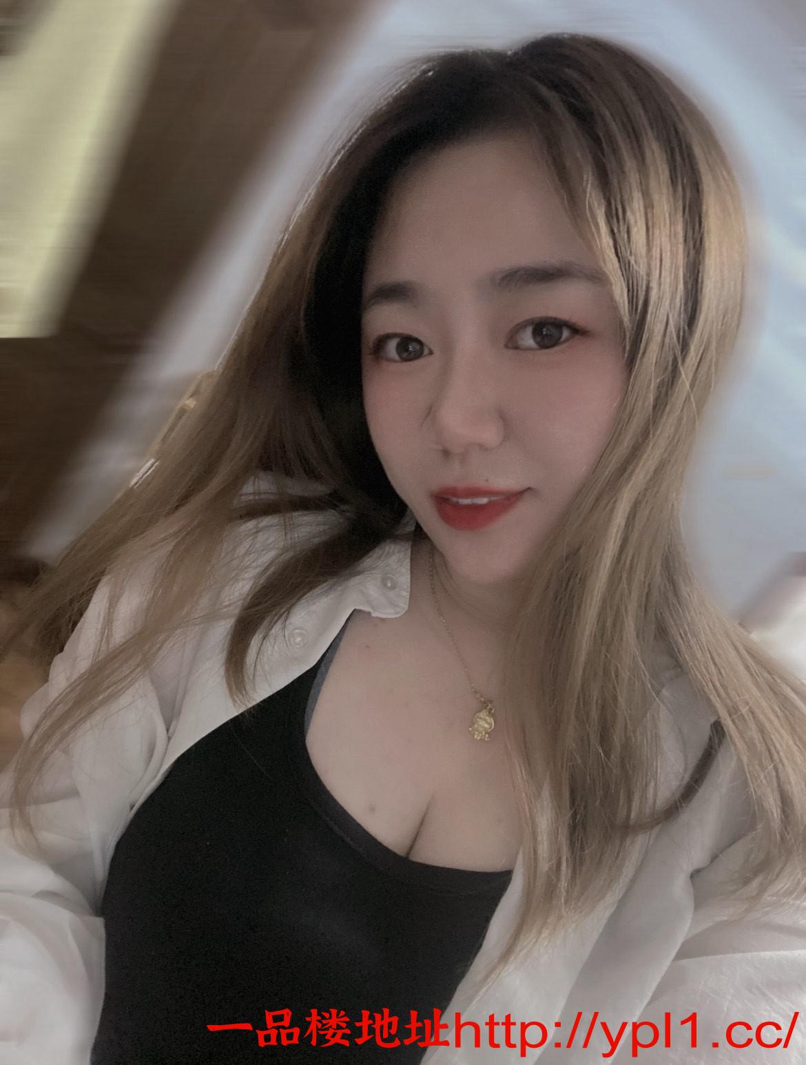 建华性感轻熟妇可玩滴蜡