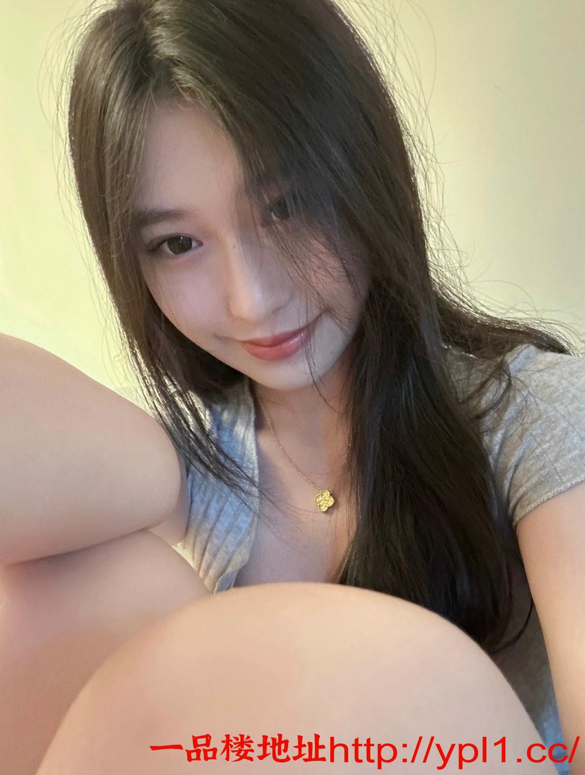 清纯小美女兼职带有公寓