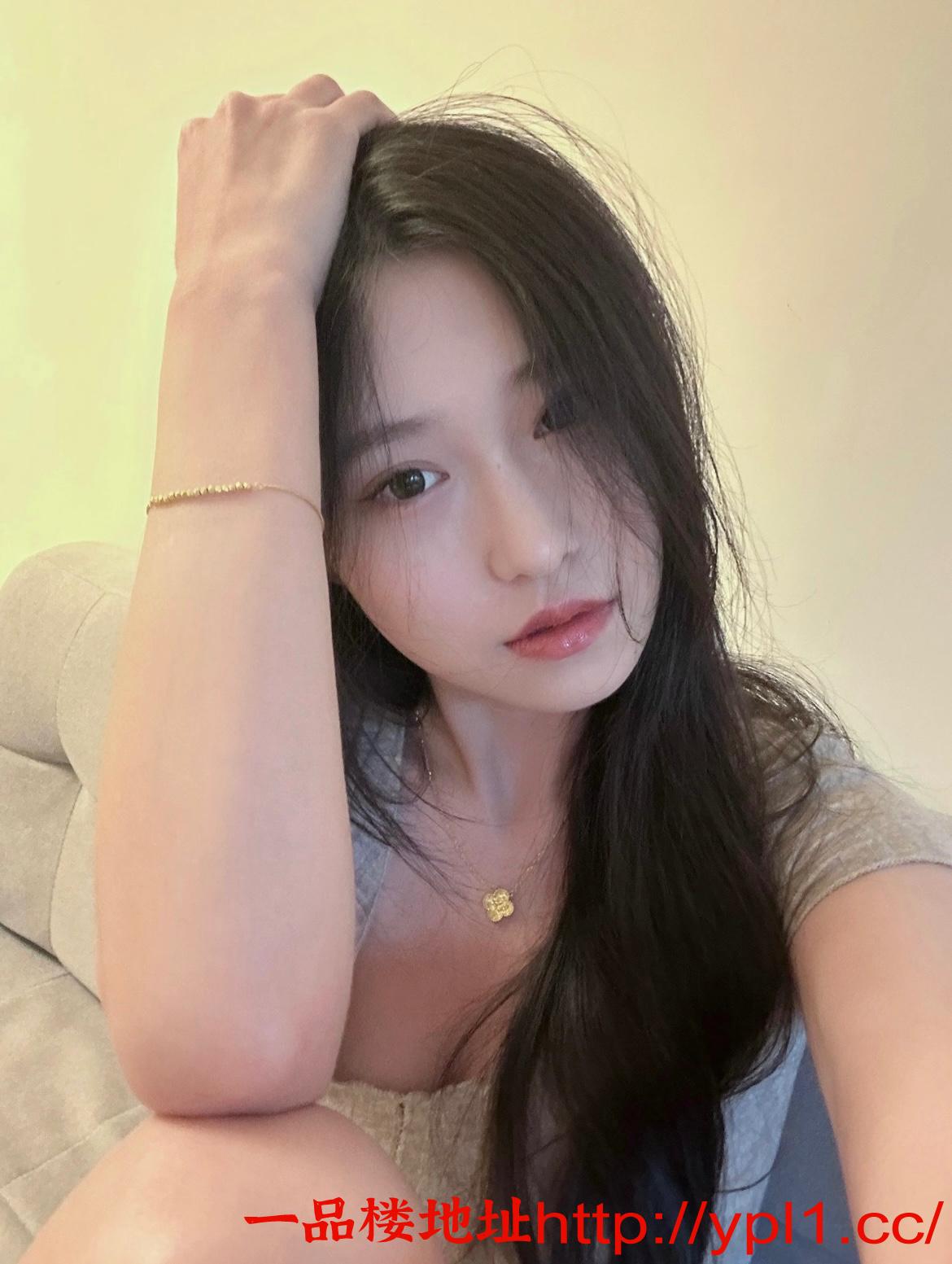 清纯小美女兼职带有公寓