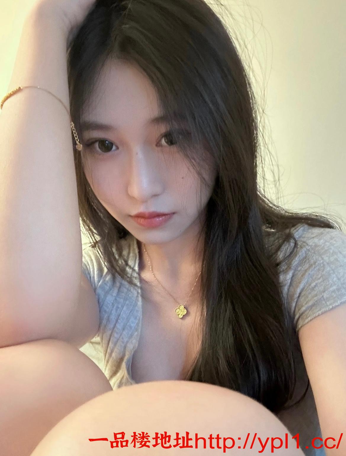 清纯小美女兼职带有公寓