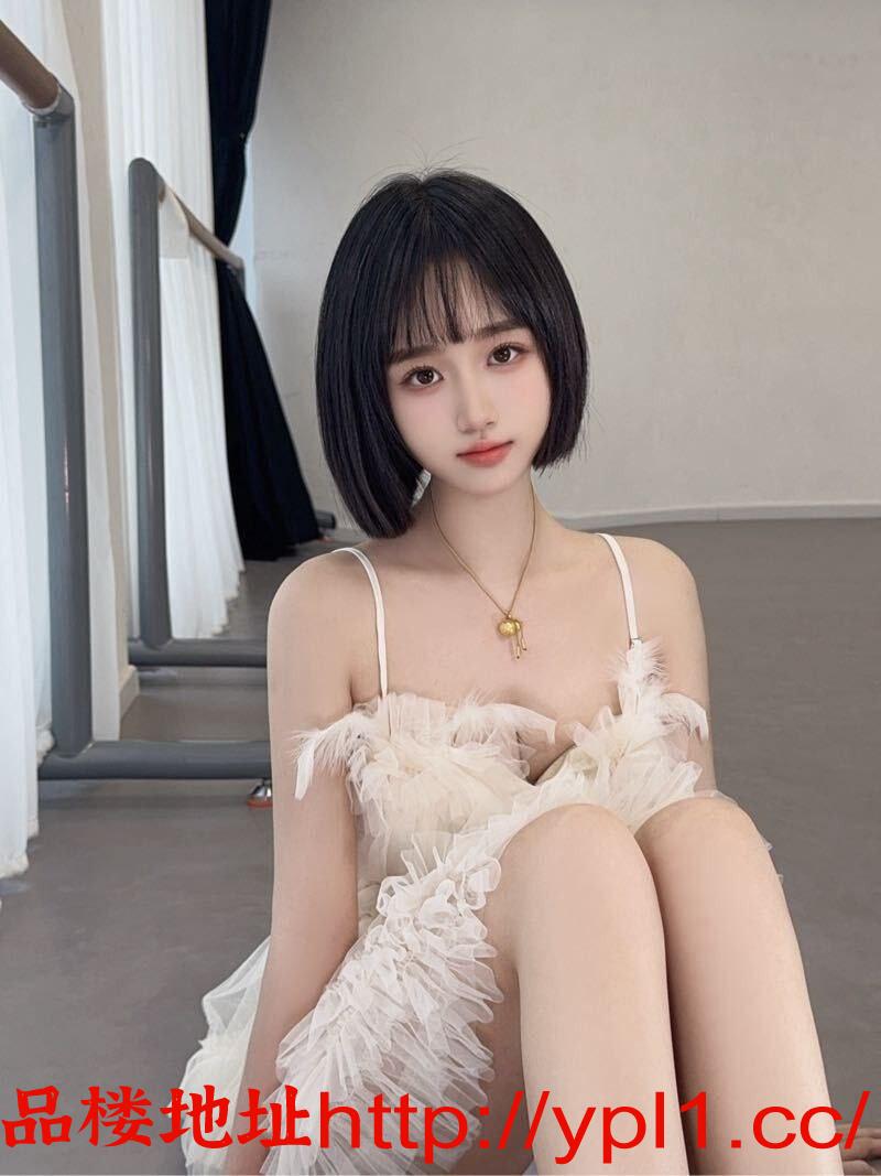 颜值大胸粉嫩小学妹