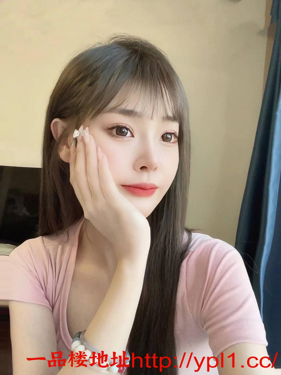 抱操艺校兼职大胸妹扣逼水直流爱跪舔玩