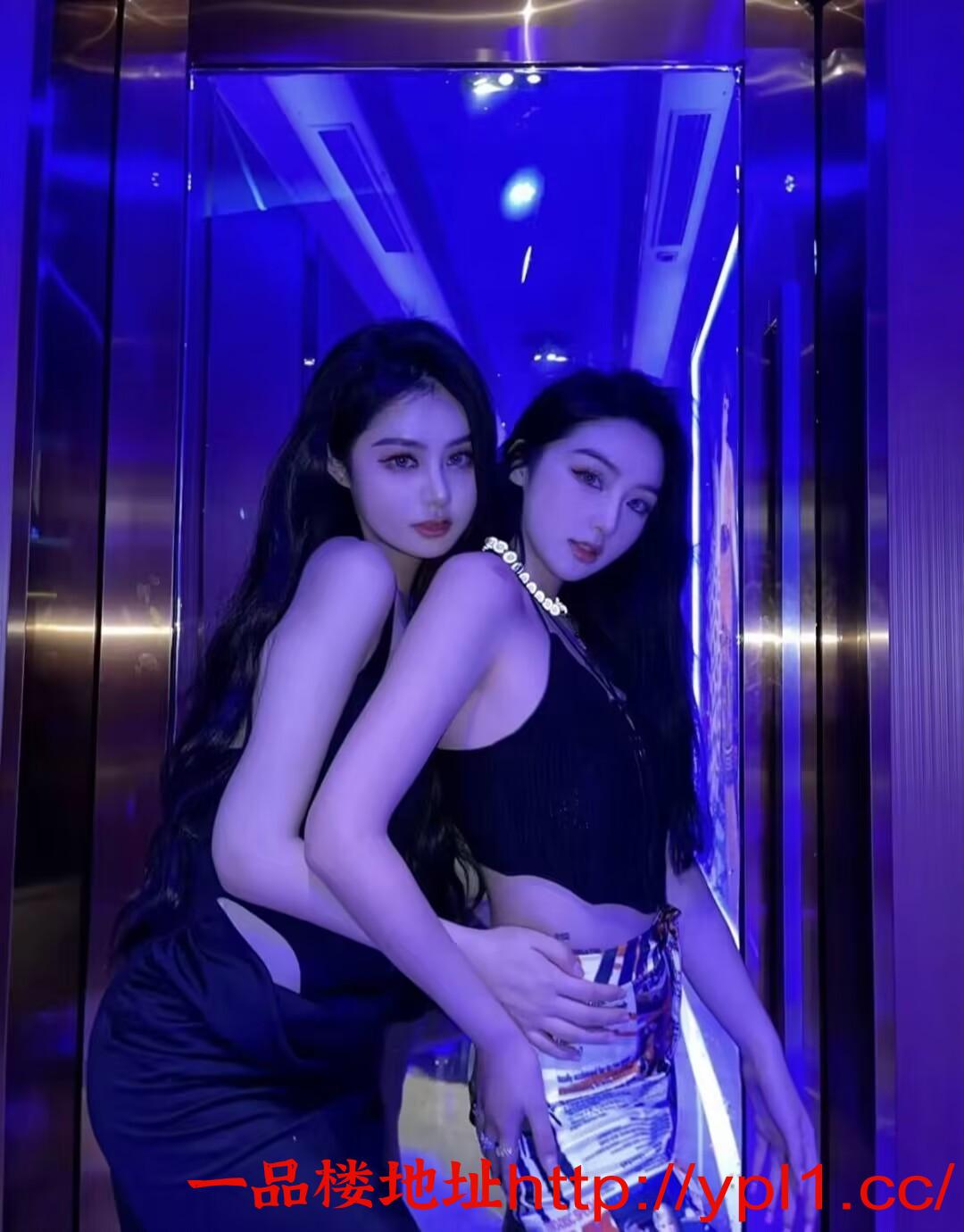 在校00后校花粉嫩逼紧真实可三通内射