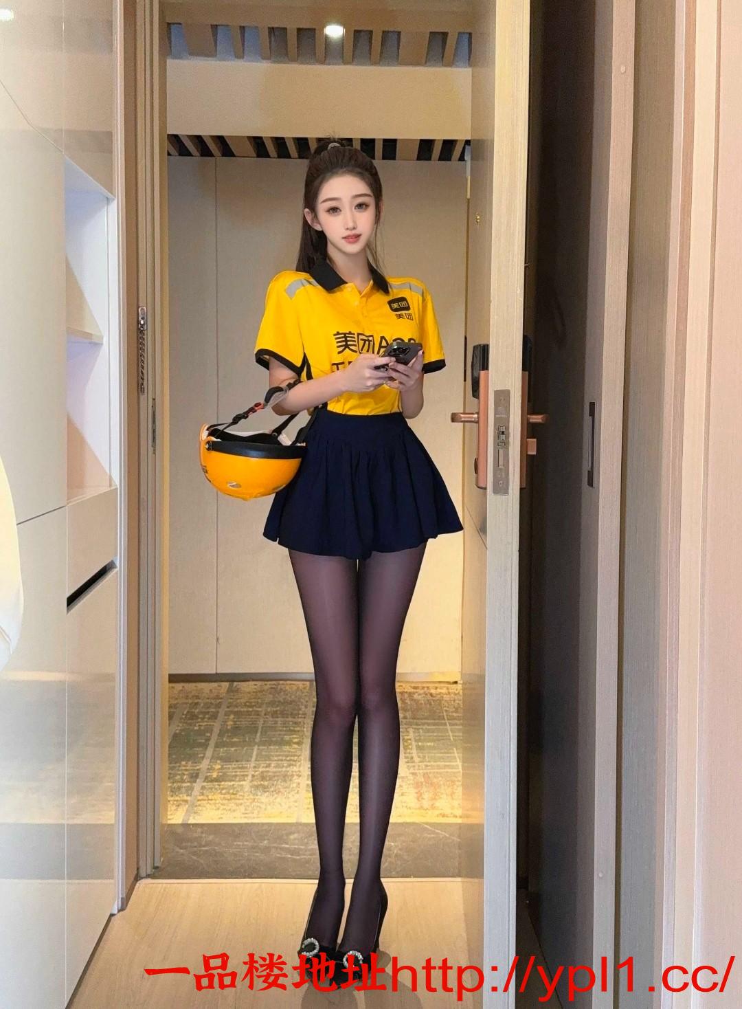 性感黑丝翘臀三粉嫩逼小萝莉逼紧水多可无套