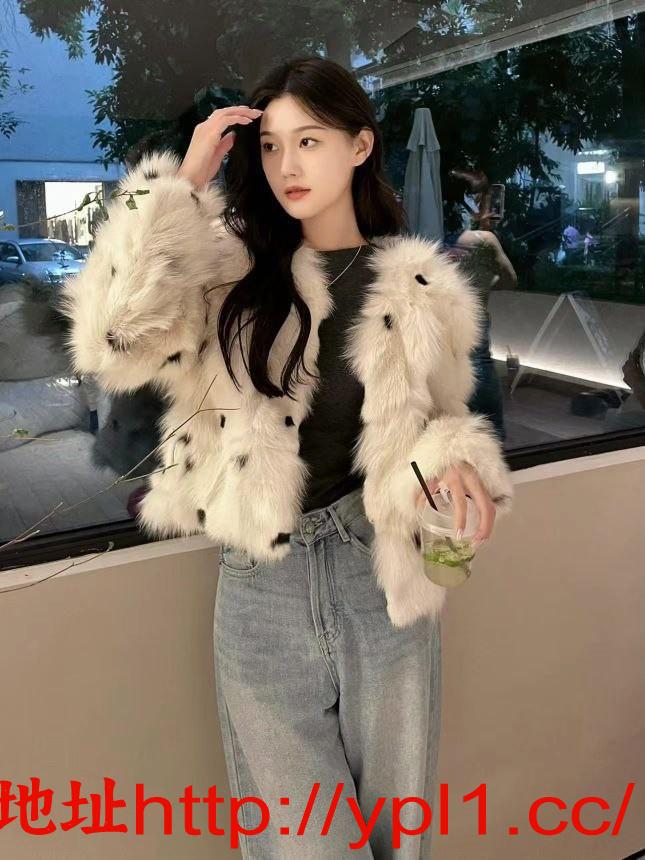 抱操艺校兼职大胸妹扣逼水直流爱跪舔玩