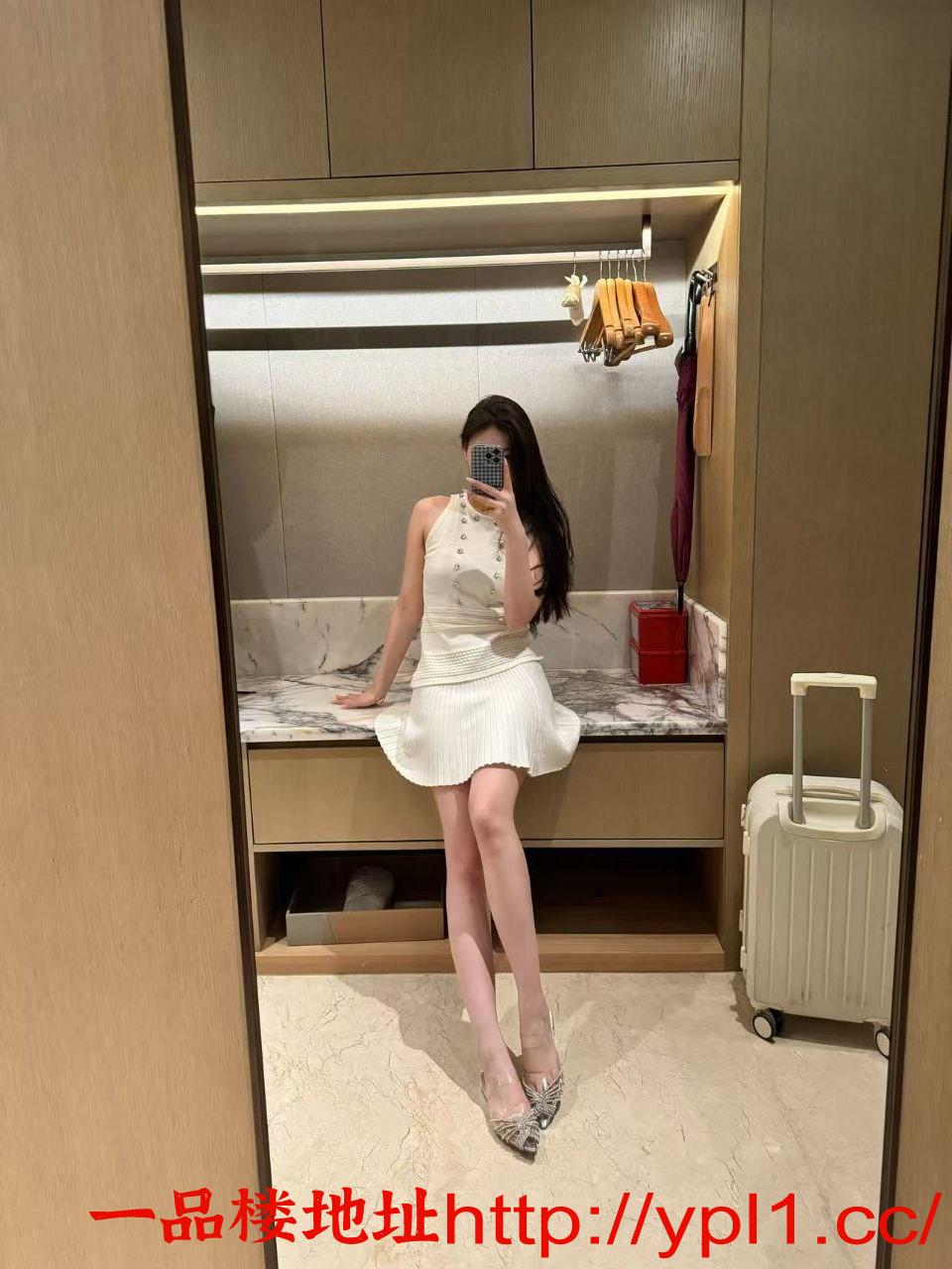 胸大活好水多，配合程度高，爱穿情趣内衣会弹琴唱歌