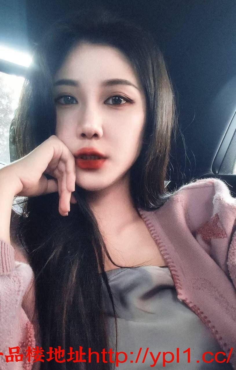 御姐完美身材风度翩翩，让人一见倾心，长相温柔甜美气质